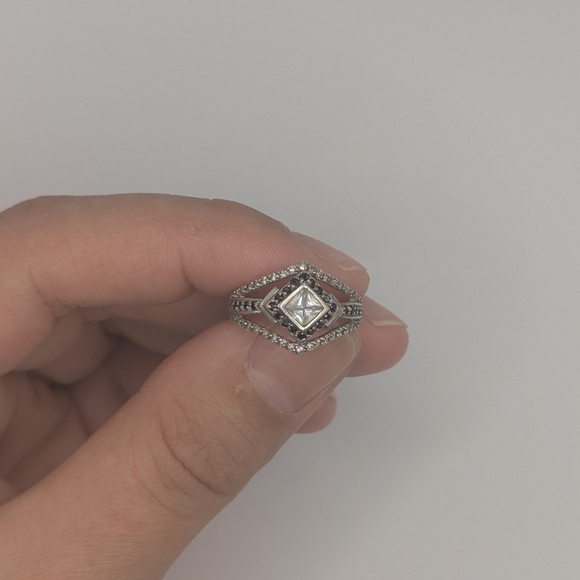 Size 5 Silver Ring - Broken - Picture 3 of 7